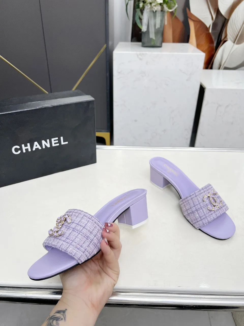 👟👟Ex-factory price 380👟👟 Genuine leather sole +30 chanel Chanel 2024 new slippers🔥🔥 Official website counter, fabric sheepskin, lining sheepskin, foot pad goatskin, 3 colors optional, size 35-42, genuine leather sole +30